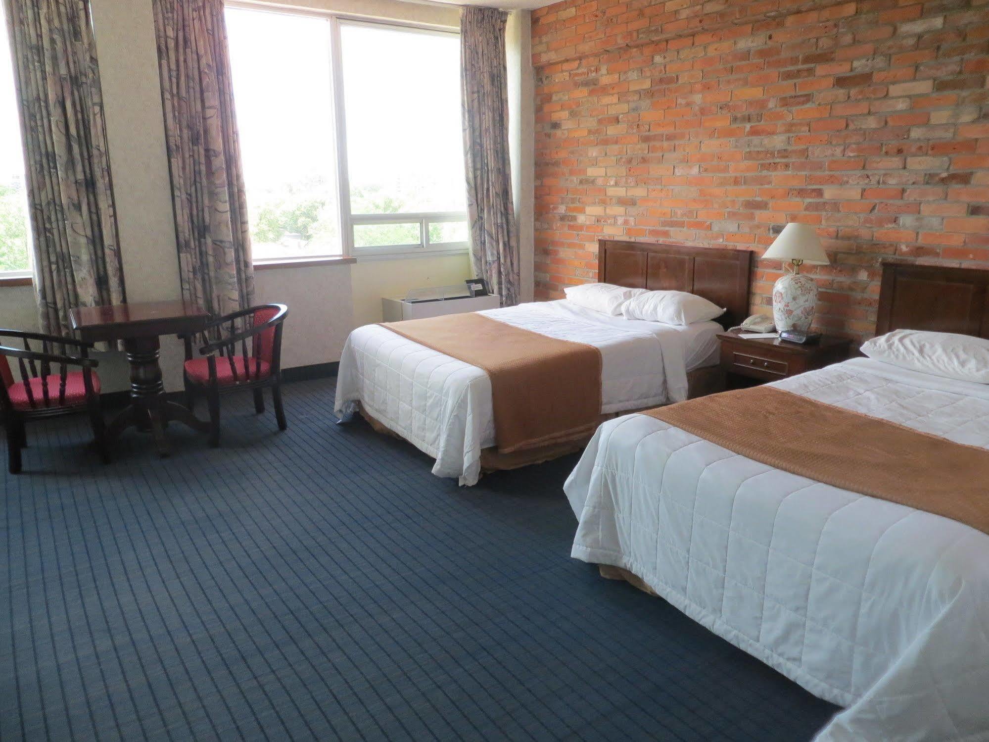 Hotel 89 Yorkville Toronto Ngoại thất bức ảnh